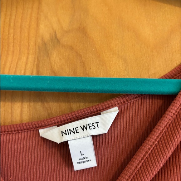 Nine West Burnt Orange Asymmetrical Ruched Top Size Large NWT - Picture 6 of 8